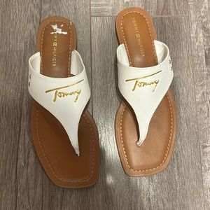 Tommy Hilfiger white size 9 1/2 new